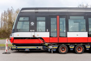 Skoda 15T ForCity Alfa, Prag Toplu Taşımacılık Şirketi için Skoda Transportation tarafından geliştirilen üç bölümden oluşan bir tramvay.