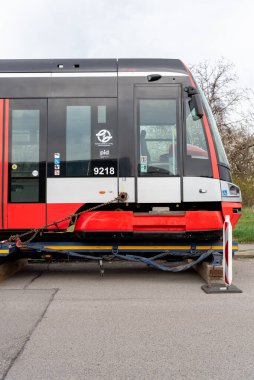 Skoda 15T ForCity Alfa, Prag Toplu Taşımacılık Şirketi için Skoda Transportation tarafından geliştirilen üç bölümden oluşan bir tramvay.