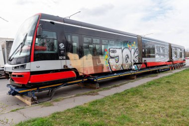 Skoda 15T ForCity Alfa, Prag Toplu Taşımacılık Şirketi için Skoda Transportation tarafından geliştirilen üç bölümden oluşan bir tramvay.