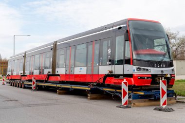 Skoda 15T ForCity Alfa, Prag Toplu Taşımacılık Şirketi için Skoda Transportation tarafından geliştirilen üç bölümden oluşan bir tramvay.