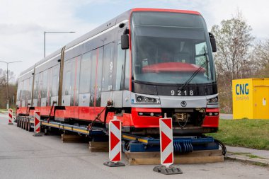 Skoda 15T ForCity Alfa, Prag Toplu Taşımacılık Şirketi için Skoda Transportation tarafından geliştirilen üç bölümden oluşan bir tramvay.