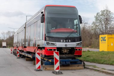 Skoda 15T ForCity Alfa, Prag Toplu Taşımacılık Şirketi için Skoda Transportation tarafından geliştirilen üç bölümden oluşan bir tramvay.