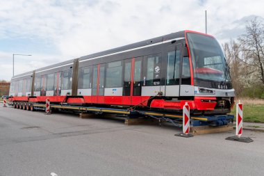 Skoda 15T ForCity Alfa, Prag Toplu Taşımacılık Şirketi için Skoda Transportation tarafından geliştirilen üç bölümden oluşan bir tramvay.