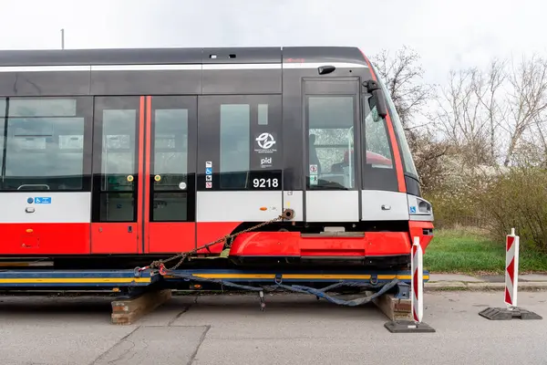 Skoda 15T ForCity Alfa, Prag Toplu Taşımacılık Şirketi için Skoda Transportation tarafından geliştirilen üç bölümden oluşan bir tramvay.