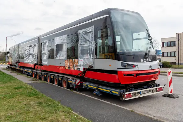 Skoda 15T ForCity Alfa, Prag Toplu Taşımacılık Şirketi için Skoda Transportation tarafından geliştirilen üç bölümden oluşan bir tramvay.