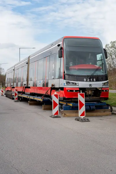 Skoda 15T ForCity Alfa, Prag Toplu Taşımacılık Şirketi için Skoda Transportation tarafından geliştirilen üç bölümden oluşan bir tramvay.