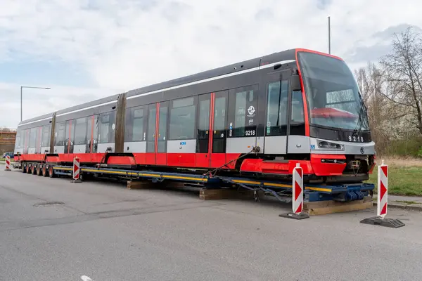 Skoda 15T ForCity Alfa, Prag Toplu Taşımacılık Şirketi için Skoda Transportation tarafından geliştirilen üç bölümden oluşan bir tramvay.