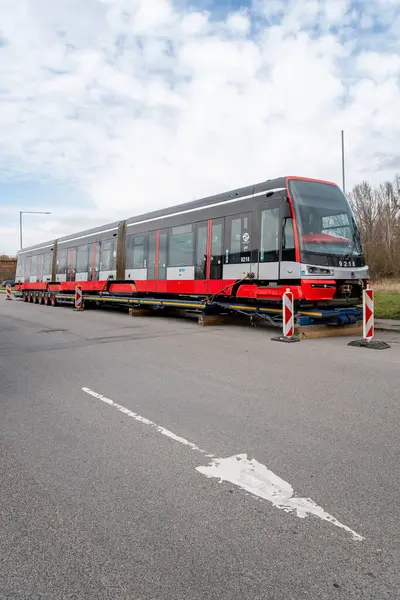 Skoda 15T ForCity Alfa, Prag Toplu Taşımacılık Şirketi için Skoda Transportation tarafından geliştirilen üç bölümden oluşan bir tramvay.