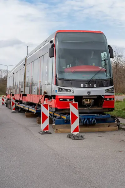 Skoda 15T ForCity Alfa, Prag Toplu Taşımacılık Şirketi için Skoda Transportation tarafından geliştirilen üç bölümden oluşan bir tramvay.