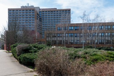 Vclav Havel Havalimanı yakınlarında, Prag 'ın tarihi merkezine sadece dört metro durağı uzaklıkta.