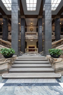 Bina sadece bakanlık ve Çek Demiryolları genel merkezinin değil. Bakanlığa bağlı Su Yolları Müdürlüğü ve diğer küçük organizasyonlara da ev sahipliği yapar..