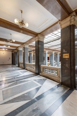 Bina sadece bakanlık ve Çek Demiryolları genel merkezinin değil. Bakanlığa bağlı Su Yolları Müdürlüğü ve diğer küçük organizasyonlara da ev sahipliği yapar..