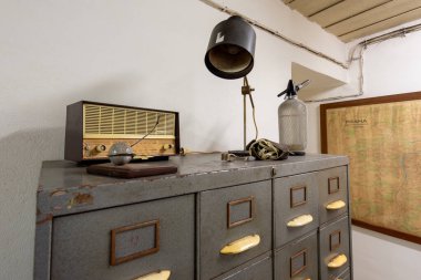 Bina sadece bakanlık ve Çek Demiryolları genel merkezinin değil. Bakanlığa bağlı Su Yolları Müdürlüğü ve diğer küçük organizasyonlara da ev sahipliği yapar..