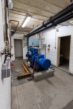 Bina sadece bakanlık ve Çek Demiryolları genel merkezinin değil. Bakanlığa bağlı Su Yolları Müdürlüğü ve diğer küçük organizasyonlara da ev sahipliği yapar..