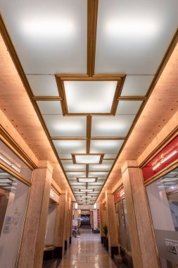 EGAP şirketine ait olan sarayın işlevsel binası 1927 ve 1929 yılları arasında inşa edilmiştir. Lucerna Sarayı 'nın geniş geçitleri ile bağlantılıdır..