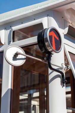 Prag Şehri Taşımacılık Şirketi 'nin yol koleksiyonundaki en eski müze aracı, orijinal plakası olan ve lakabı Tıkanıklık olan Koda 506 N otobüsüdür..