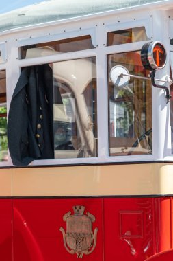 Prag Şehri Taşımacılık Şirketi 'nin yol koleksiyonundaki en eski müze aracı, orijinal plakası olan ve lakabı Tıkanıklık olan Koda 506 N otobüsüdür..