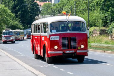 1948 'de orduya katılmış, 1955' te kapatılmış. Sonra mobil bir kütüphaneye dönüştürüldü ve bir yarış arabası taşıdı. 2010 yılından bu yana tarihi araç koleksiyonuna dahil.