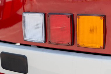 1971 'den 2002' ye kadar İkarus tarafından üretilen Macarca eklemli bir otobüs. Çek Cumhuriyeti 'nde, şehir versiyonu kırmızı-kahverengi rengi ve Macaristan kökenli olması nedeniyle Cabajka olarak adlandırılmıştır..