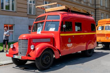 DPP tarihi iş aracı, işlevsel, teknik, bakım veya hizmet amaçlı ve tramvay, troleybüs veya otobüs ağının işlevselliğini ve güvenliğini sağlamak için tasarlanmış özel bir araçtır..