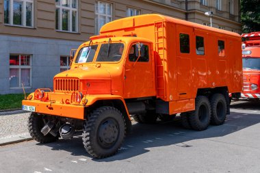 DPP tarihi iş aracı, işlevsel, teknik, bakım veya hizmet amaçlı ve tramvay, troleybüs veya otobüs ağının işlevselliğini ve güvenliğini sağlamak için tasarlanmış özel bir araçtır..