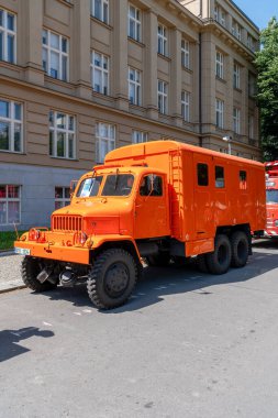 DPP tarihi iş aracı, işlevsel, teknik, bakım veya hizmet amaçlı ve tramvay, troleybüs veya otobüs ağının işlevselliğini ve güvenliğini sağlamak için tasarlanmış özel bir araçtır..