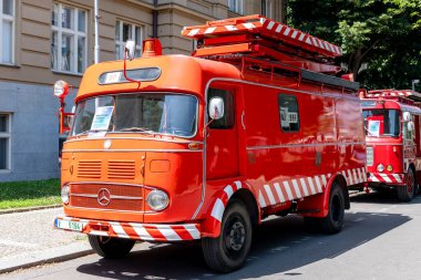 DPP tarihi iş aracı, işlevsel, teknik, bakım veya hizmet amaçlı ve tramvay, troleybüs veya otobüs ağının işlevselliğini ve güvenliğini sağlamak için tasarlanmış özel bir araçtır..