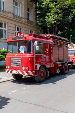 DPP tarihi iş aracı, işlevsel, teknik, bakım veya hizmet amaçlı ve tramvay, troleybüs veya otobüs ağının işlevselliğini ve güvenliğini sağlamak için tasarlanmış özel bir araçtır..
