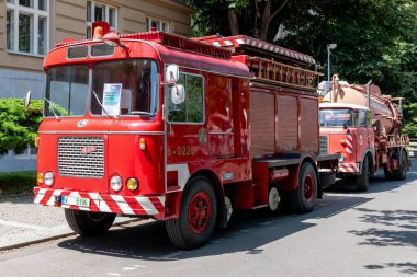 DPP tarihi iş aracı, işlevsel, teknik, bakım veya hizmet amaçlı ve tramvay, troleybüs veya otobüs ağının işlevselliğini ve güvenliğini sağlamak için tasarlanmış özel bir araçtır..