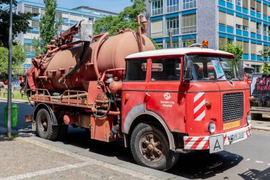 DPP tarihi iş aracı, işlevsel, teknik, bakım veya hizmet amaçlı ve tramvay, troleybüs veya otobüs ağının işlevselliğini ve güvenliğini sağlamak için tasarlanmış özel bir araçtır..