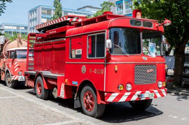 DPP tarihi iş aracı, işlevsel, teknik, bakım veya hizmet amaçlı ve tramvay, troleybüs veya otobüs ağının işlevselliğini ve güvenliğini sağlamak için tasarlanmış özel bir araçtır..