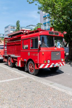 DPP tarihi iş aracı, işlevsel, teknik, bakım veya hizmet amaçlı ve tramvay, troleybüs veya otobüs ağının işlevselliğini ve güvenliğini sağlamak için tasarlanmış özel bir araçtır..
