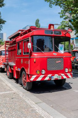DPP tarihi iş aracı, işlevsel, teknik, bakım veya hizmet amaçlı ve tramvay, troleybüs veya otobüs ağının işlevselliğini ve güvenliğini sağlamak için tasarlanmış özel bir araçtır..