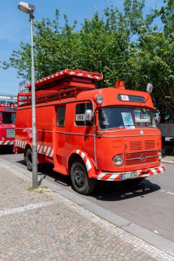 DPP tarihi iş aracı, işlevsel, teknik, bakım veya hizmet amaçlı ve tramvay, troleybüs veya otobüs ağının işlevselliğini ve güvenliğini sağlamak için tasarlanmış özel bir araçtır..