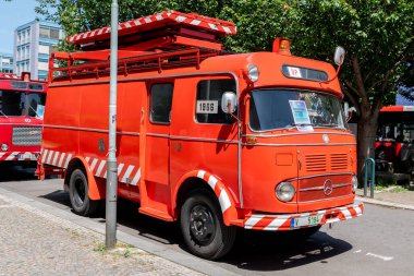 DPP tarihi iş aracı, işlevsel, teknik, bakım veya hizmet amaçlı ve tramvay, troleybüs veya otobüs ağının işlevselliğini ve güvenliğini sağlamak için tasarlanmış özel bir araçtır..