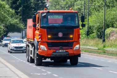 DPP iş aracı, işlevsel, teknik, bakım veya hizmet amaçlı ve tramvay, troleybüs veya otobüs ağının işlevselliğini ve güvenliğini sağlamak için tasarlanmış özel bir araçtır..