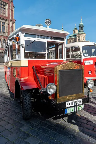 Prag Şehri Taşımacılık Şirketi 'nin yol koleksiyonundaki en eski müze aracı, orijinal plakası olan ve lakabı Tıkanıklık olan Koda 506 N otobüsüdür..
