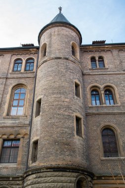 Aziz Gabriel Manastırı Beuron Cemaati 'nin Benedictine rahibelerinin eski bir dini evidir. Bölgede ilk olarak Bakire Meryem 'in Anonsları manastırı yer aldı..