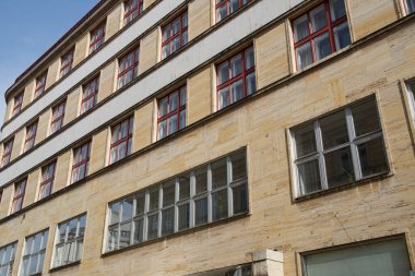 Yapımcı bina 1930 'da inşa edildi. Tasarımın yazarı mimar Adolf Foehr ve Avusturyalı sigorta şirketi Donau 'nun genel merkezi olarak inşa edilmiştir..