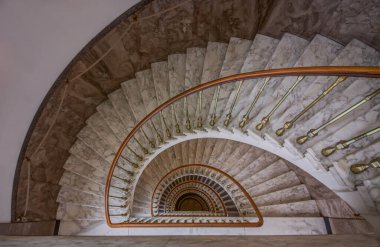 Yapımcı bina 1930 'da inşa edildi. Tasarımın yazarı mimar Adolf Foehr ve Avusturyalı sigorta şirketi Donau 'nun genel merkezi olarak inşa edilmiştir..