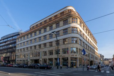 Yapımcı bina 1930 'da inşa edildi. Tasarımın yazarı mimar Adolf Foehr ve Avusturyalı sigorta şirketi Donau 'nun genel merkezi olarak inşa edilmiştir..