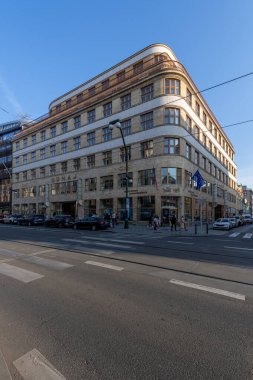 Yapımcı bina 1930 'da inşa edildi. Tasarımın yazarı mimar Adolf Foehr ve Avusturyalı sigorta şirketi Donau 'nun genel merkezi olarak inşa edilmiştir..