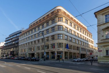 Yapımcı bina 1930 'da inşa edildi. Tasarımın yazarı mimar Adolf Foehr ve Avusturyalı sigorta şirketi Donau 'nun genel merkezi olarak inşa edilmiştir..