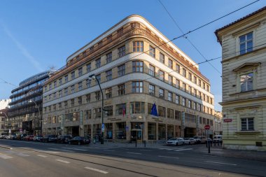 Yapımcı bina 1930 'da inşa edildi. Tasarımın yazarı mimar Adolf Foehr ve Avusturyalı sigorta şirketi Donau 'nun genel merkezi olarak inşa edilmiştir..