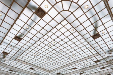 Yapımcı bina 1930 'da inşa edildi. Tasarımın yazarı mimar Adolf Foehr ve Avusturyalı sigorta şirketi Donau 'nun genel merkezi olarak inşa edilmiştir..