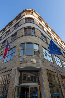 Yapımcı bina 1930 'da inşa edildi. Tasarımın yazarı mimar Adolf Foehr ve Avusturyalı sigorta şirketi Donau 'nun genel merkezi olarak inşa edilmiştir..