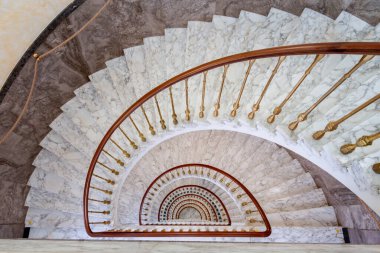 Yapımcı bina 1930 'da inşa edildi. Tasarımın yazarı mimar Adolf Foehr ve Avusturyalı sigorta şirketi Donau 'nun genel merkezi olarak inşa edilmiştir..