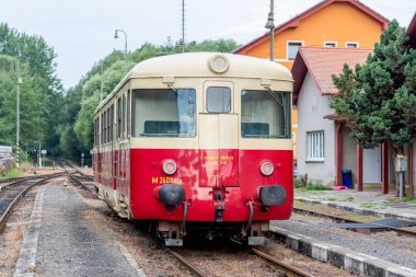 820 serisi demiryolu (M 240.0), Çekoslovak Devlet Demiryolları (SD) için 1960 'larda üretilen dizel demiryolu. Yolcu taşımacılığı için daha çok yerel ve bölgesel hatlarda kullanıldı.