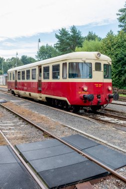 820 serisi demiryolu (M 240.0), Çekoslovak Devlet Demiryolları (SD) için 1960 'larda üretilen dizel demiryolu. Yolcu taşımacılığı için daha çok yerel ve bölgesel hatlarda kullanıldı.