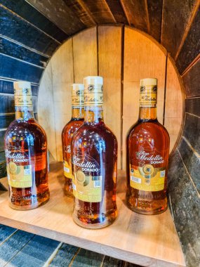 Kolombiya, Medellin, 30 Mayıs 2023, bir şişe Medellin romu.